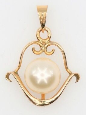 Vintage Gold Pearl Pendant Necklace - Lustrous Cream Pearl